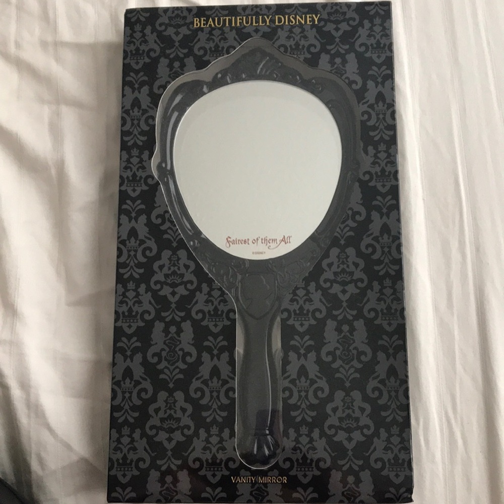 NWT DISNEY SNOW WHITE VILLAIN MIRROR